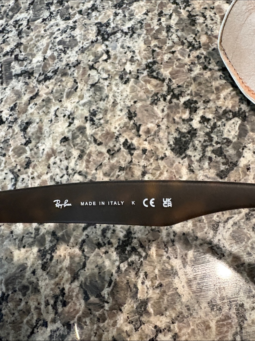NWOT Ray-Ban Wayfarer Men’s Matte Sunglasses with Tan Case - Picture 7 of 9